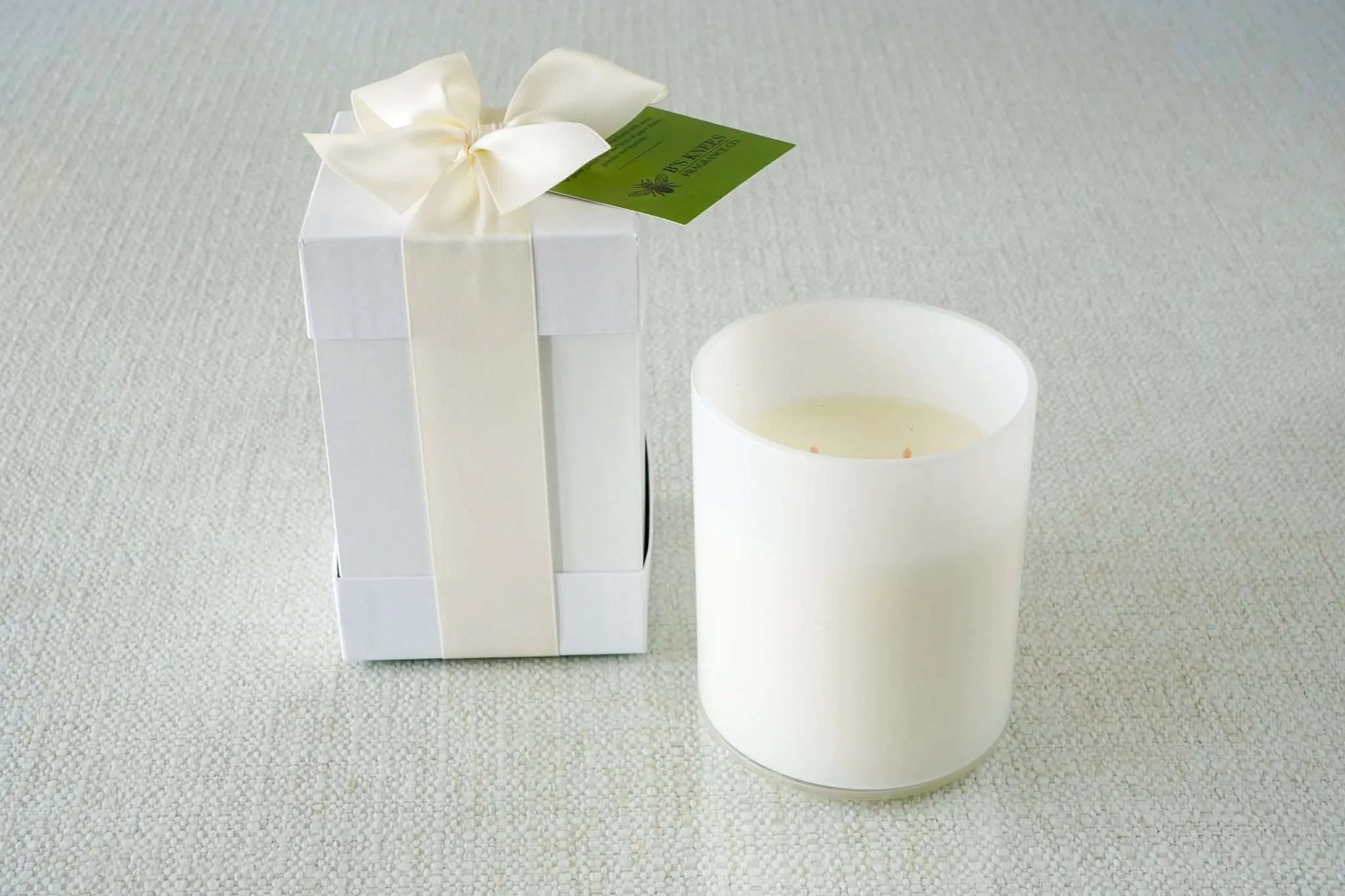 B's Knees 2-Wick White Candle - Gardenia